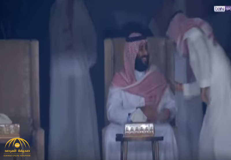 شاهد: الأمير محمد بن سلمان وهو يشارك لاعبي المنتخب السعودي فرحتهم بالفوز!