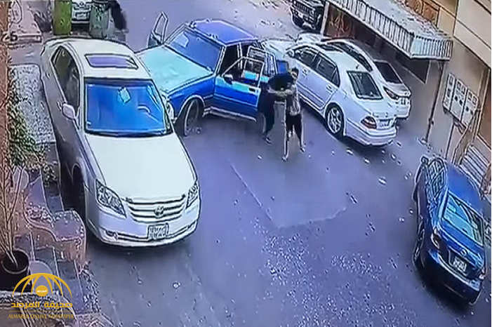 "شرطة الشرقية" توضح حقيقة فيديو اصطدام سيارة بسيارات أخرى متوقفة في حي سكني وهروب أشخاص من داخلها!