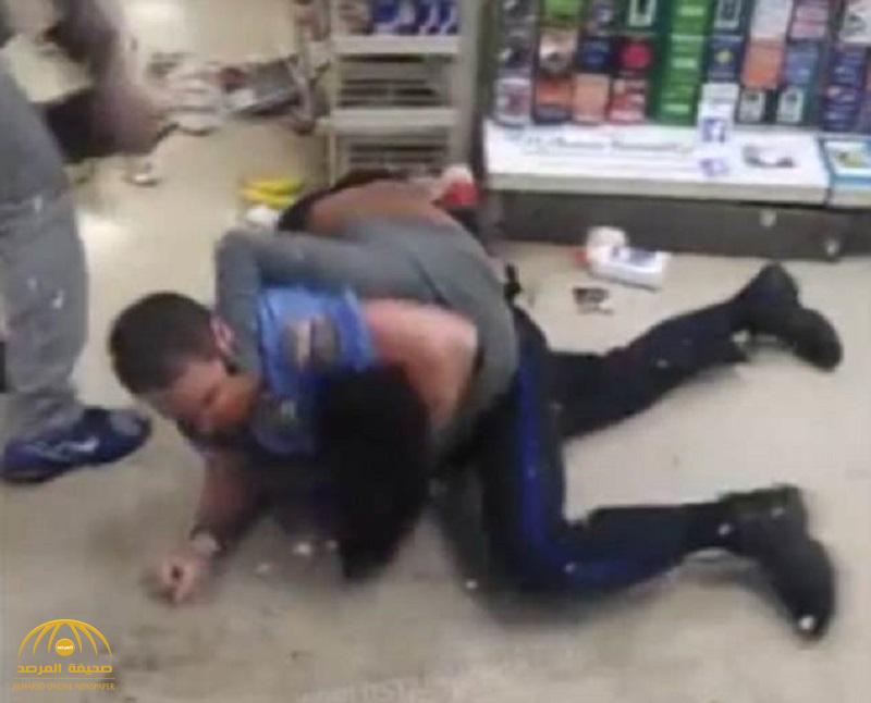 فيديو: مشاجرة عنيفة بين سيدة سمراء ورجل أمن داخل متجر بفلادلفيا