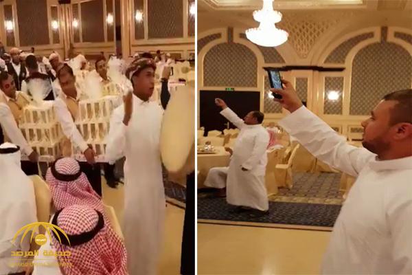 شاهد .. ثري سعودي يوزع “آيفون 8” على المعازيم بحفل زفافه .. والممثل فايز المالكي يعلق !