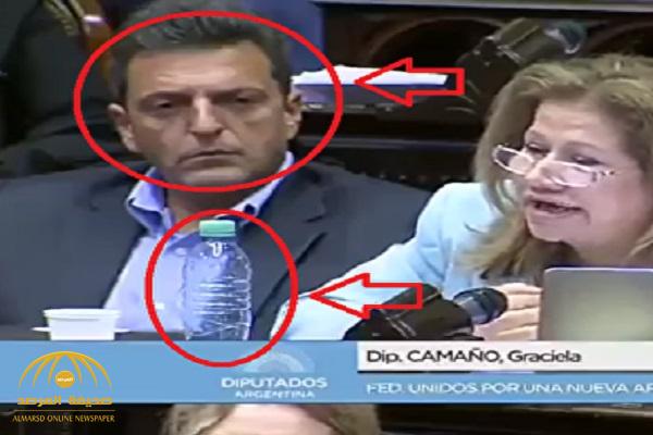 موقف غريب .. شاهد : نائب أرجنتيني يحرك الأشياء عن بعد أثناء الجلسة البرلمانية