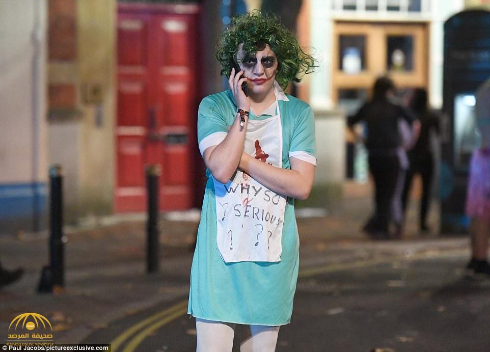 بالصور : بريطانيون وطلاب الجامعات في لندن يرتدون أزياءاً غريبة احتفالاً بالهالوين