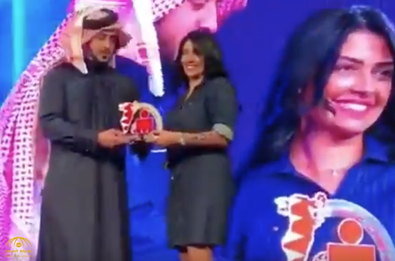 بالفيديو ... شاهد فتاة بحرينية تكمل بطولة الرجل الحديدي بذراع واحدة