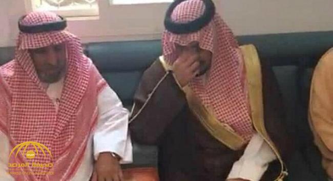 شاهد : أمير عسير يجهش بالبكاء أثناء مواساته ذوي الشهيد عبدالله الشهري