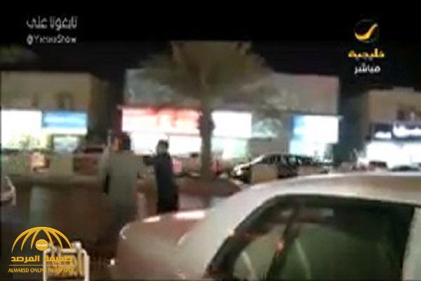 القبض على وافدين تعدوا بالضرب على مراسل تلفزيوني بحي المرسلات - فيديو