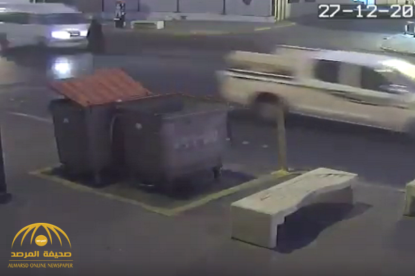 مشهد مروع.. بالفيديو:سائق يسير بسرعة هائلة يصدم "سيدة مسنة "ويطيرها في الهواء بالشرقية