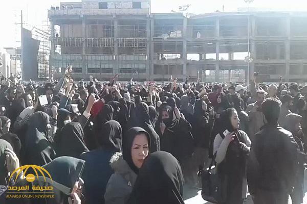 بالفيديو: المئات يحتجون ضد ارتفاع الأسعار في إيران ويهتفون : "الموت لروحاني"