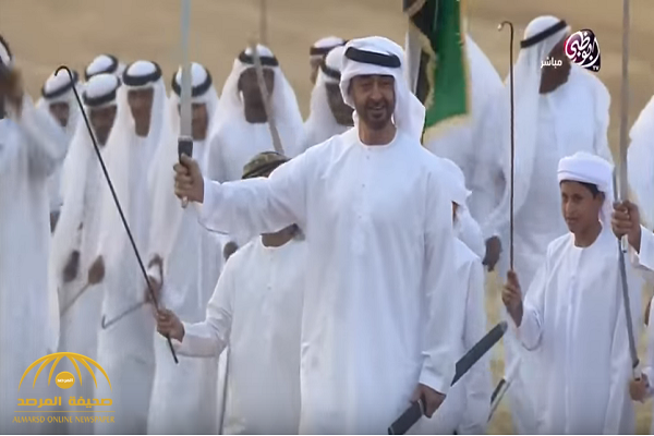 شاهد.. ولي عهد أبو ظبي يؤدي " الرزفة" أثناء الاحتفال باليوم الوطني الإماراتي الـ46
