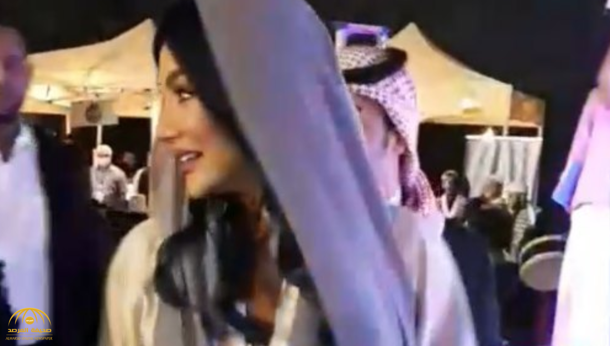 شاهد: لجين عمران بـ "العباءة وغطاء الرأس" أثناء وجودها في الرياض !