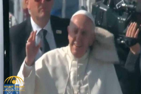 بالفيديو.. شاهد قطعة قماش تصفع وجه البابا في تشيلي