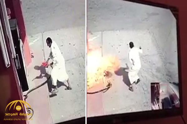 شاهد .. فيديو صادم لشخص يشعل الحريق في محطة وقود متعمداً !