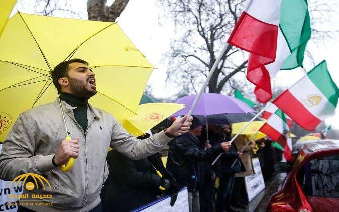 صحيفة بريطانية تكشف سبب الاحتجاجات في إيران