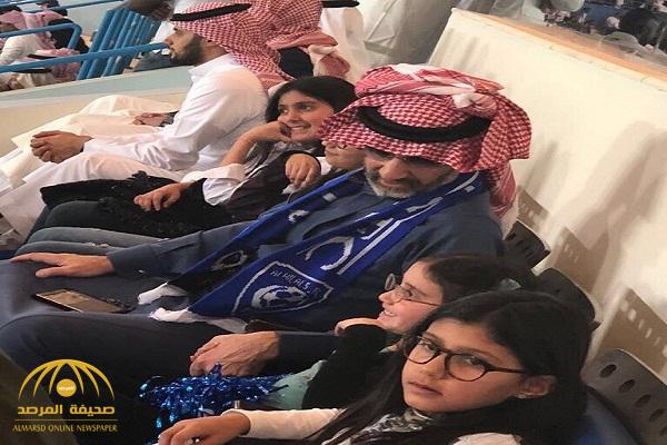 بالصور .. الوليد بن طلال برفقة عائلته لمشاهدة مباراة الهلال والعين