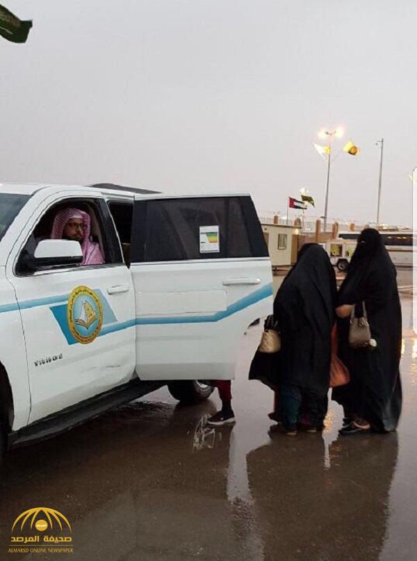 حقيقة صورة امرأة تقف بجانب سيارة الهيئة أمام مهرجان الجنادرية 32 صحيفة المرصد
