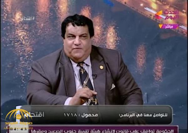 شاهد: خبير أمني يطالب المصريين بـ"التقشف" وينصحهم بأكل وجبة واحدة في اليوم !