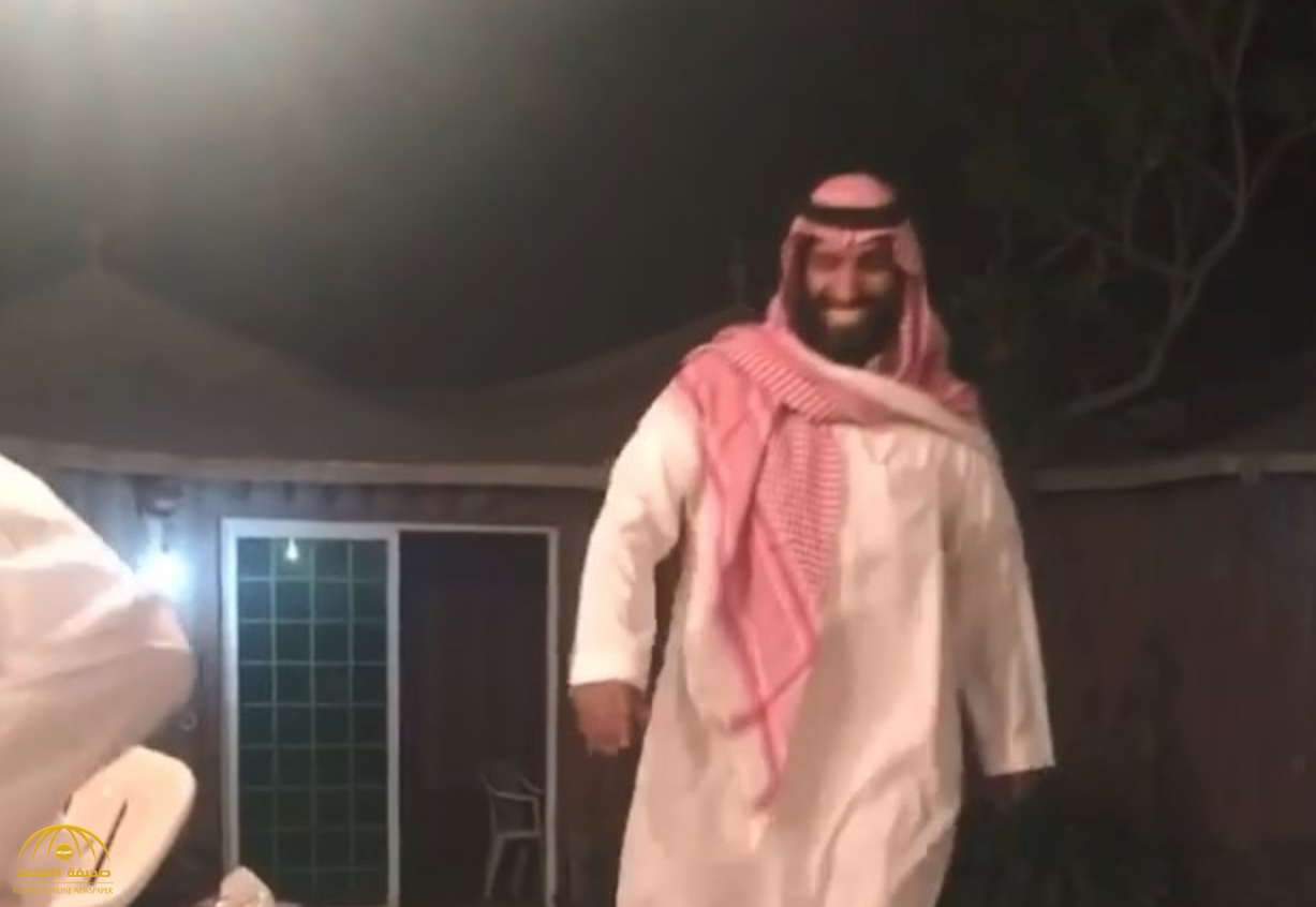 أول تعليق لـ"شبيه ولي العهد" على فيديو متداول له.. ويكشف عن اسمه وسبب احتفاء السعوديين به