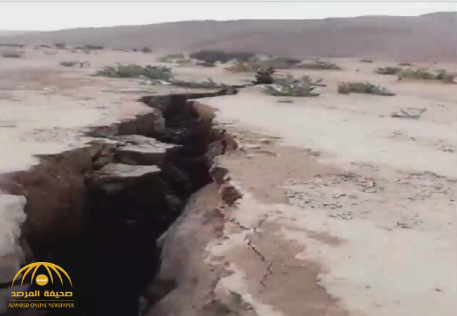 أستاذ في الجيولوجيا يكشف لغز ظهور حفر أرضية عميقة في المملكة .. وهذا ماحذر منه!-فيديو
