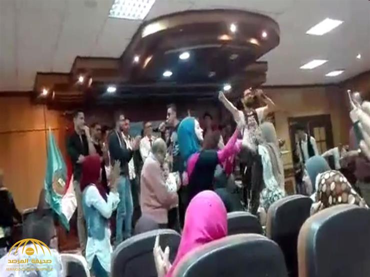 بالفيديو.. "طلاب مصريون" يحولون جامعة طنطا لـ "ملهى ليلي"