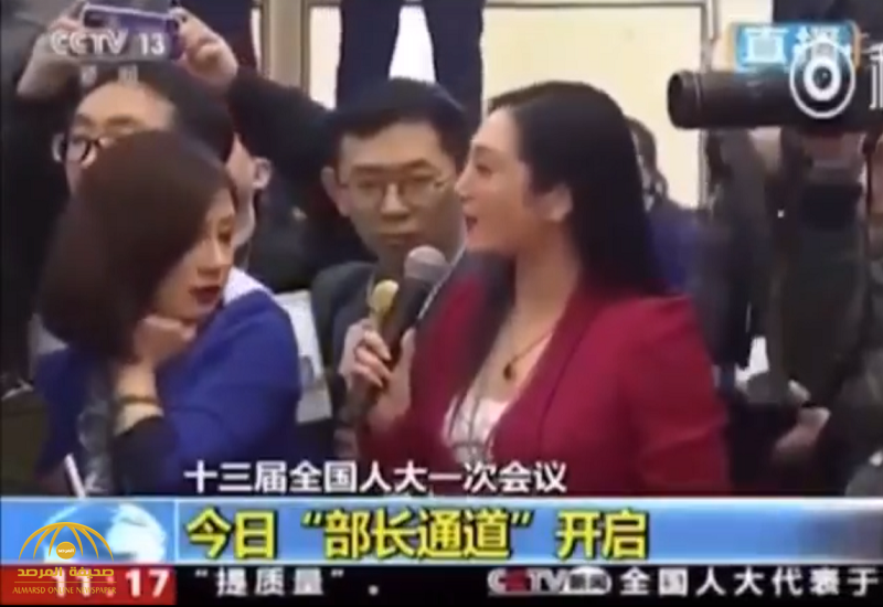 "نظرة" صحفية صينية لزميلتها أثناء مؤتمر تثير ضجة واسعة.. والصينيون يقلدونها على مواقع التواصل