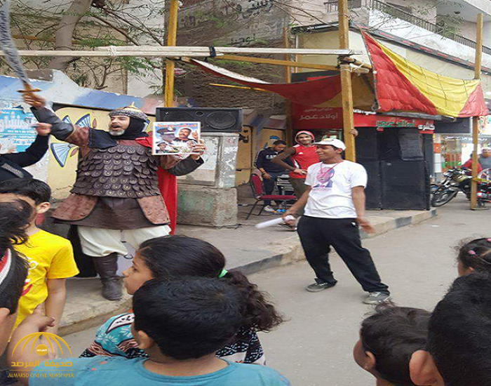 شاهد بالصور: صلاح الدين الأيوبي يظهر في شوارع القاهرة ويعلن تأييده للرئيس عبدالفتاح السيسي!