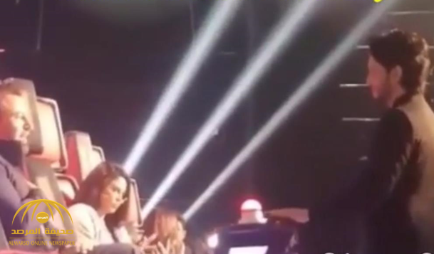 تسريب "فيديو" لبدر آل زيدان في كواليس "ذا فويس" وهو يقبل يد إليسا !
