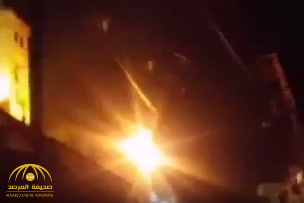 شاهد: لحظة استهداف عدة صواريخ مطار التيفور العسكري في سوريا