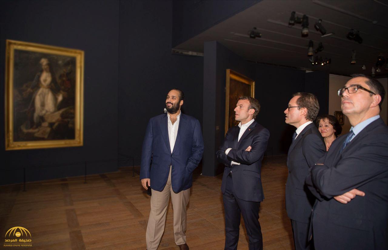 شاهد ..  ولي العهد والرئيس الفرنسي داخل  متحف اللوفر في باريس