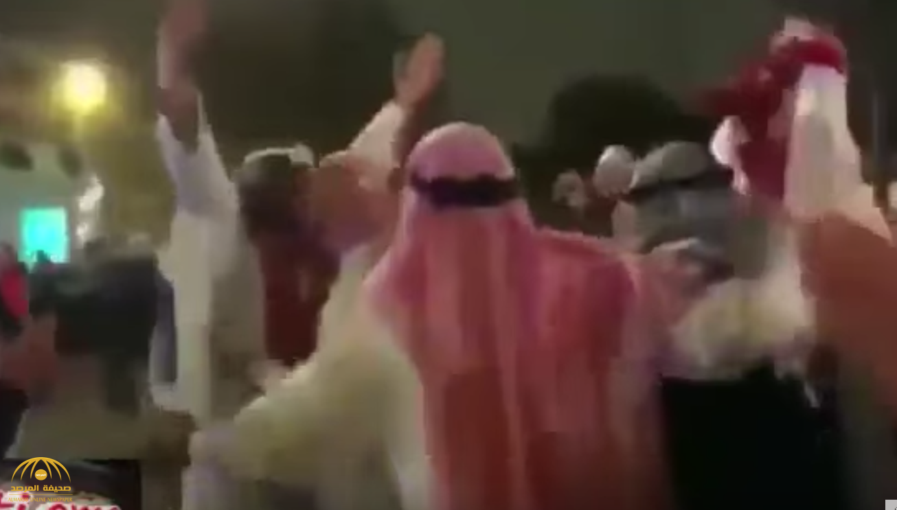 شاهد: بسبب محمد صلاح.. جماهير "ليفربول" ترتدي الثوب العربي وتغني"السلام عليكم"
