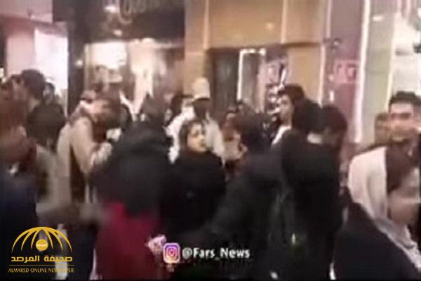 شاهد .. إيرانيات يتراقصن في مكان عام بمدينة مشهد