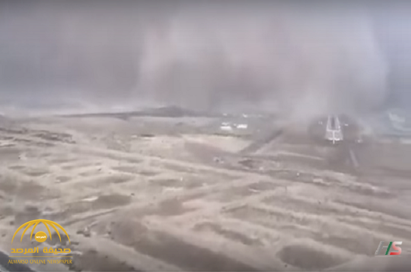بالفيديو.. عاصفة رملية تباغت مطار جازان قبل ثوانٍ من هبوط طائرة