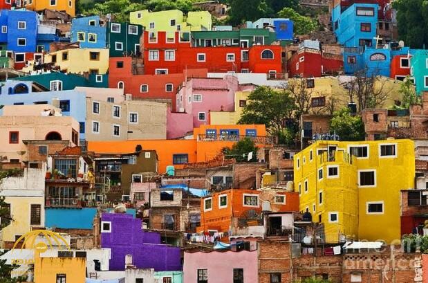 حقيقة صورة متداولة لمنازل بألوان زاهية بحي النكاسة بمكة