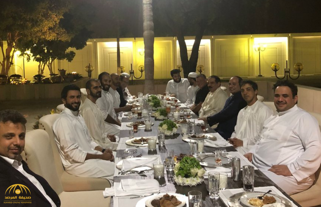القحطاني ينشر "صورة فريدة" تجمع "ولي العهد" وعدد من الزعماء العرب على مأدبة عشاء