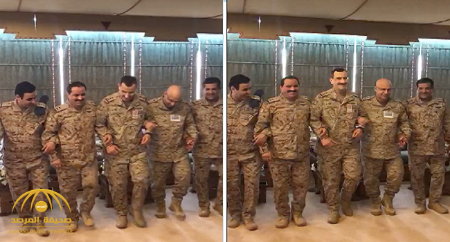 شاهد.. قائد القوات الجوية الأمير "تركي بن بندر" يؤدي رقصة الخطوة على أنغام "شيلة" مع عدد من الضباط