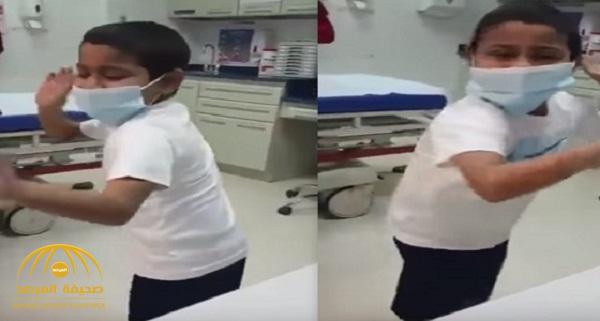 بالفيديو : شاهد ردة فعل طفل سعودي بعد نجاح عملية زراعة الكلى .. وهذا ما طلبه من طبيبه