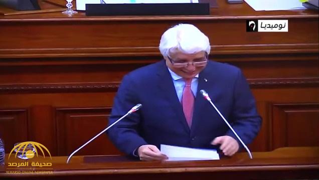 شاهد .. وزير العدل الجزائري يدخل في نوبة ضحك هستيرية خلال جلسة بالبرلمان