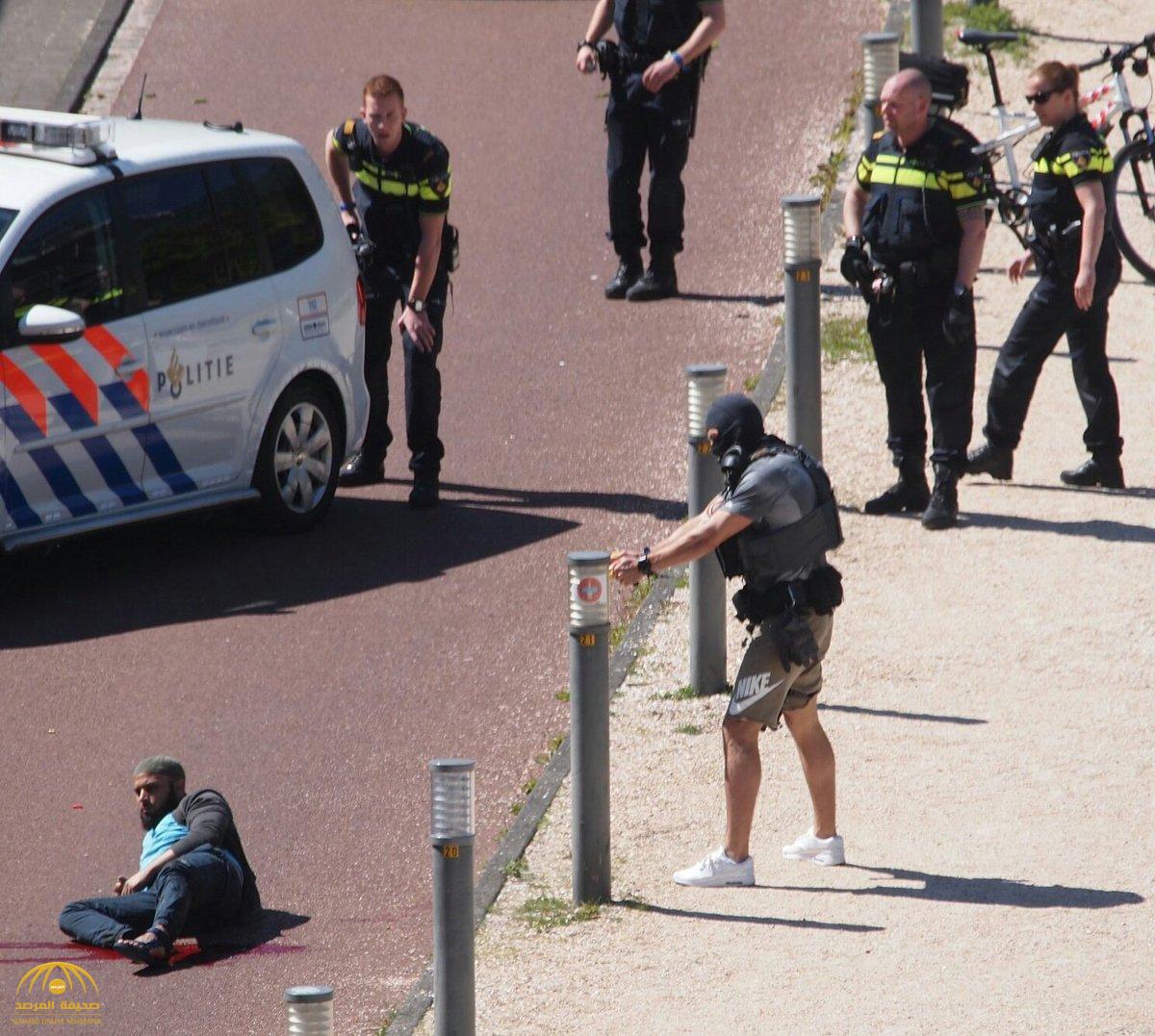 كان ينادي "الله أكبر" .. شاهد : الشرطة الهولندية تطلق النار على مسلم متطرف هاجم 3 أشخاص بسكين في لاهاي