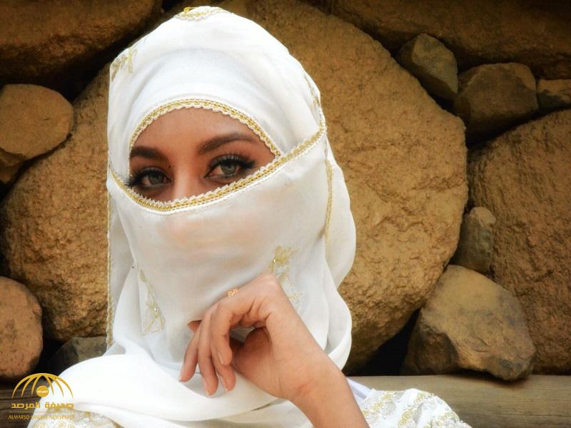 فتاة ملثمة في معرض سعودي بطاجيكستان تأسر قلوب الزوار.. هذه قصتها! -صور
