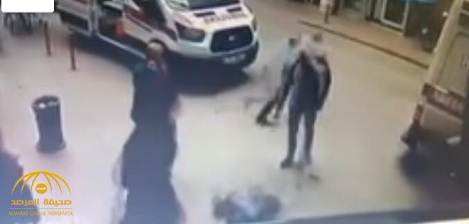 بالفيديو.. شاهد لحظة مقتل "رجل وامرأة" في مكان عام  بإسطنبول!