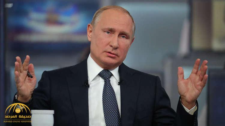 بدعوة من "بوتين".. رئيس دولة يطير بمفرده إلى روسيا على نفقته الخاصة في الدرجة الاقتصادية
