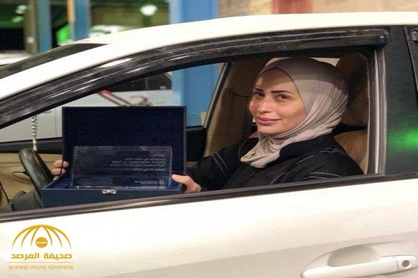 بالصور .. هكذا تم استقبال أول سيدة تدخل المملكة بسيارتها عبر الحدود الأردنية