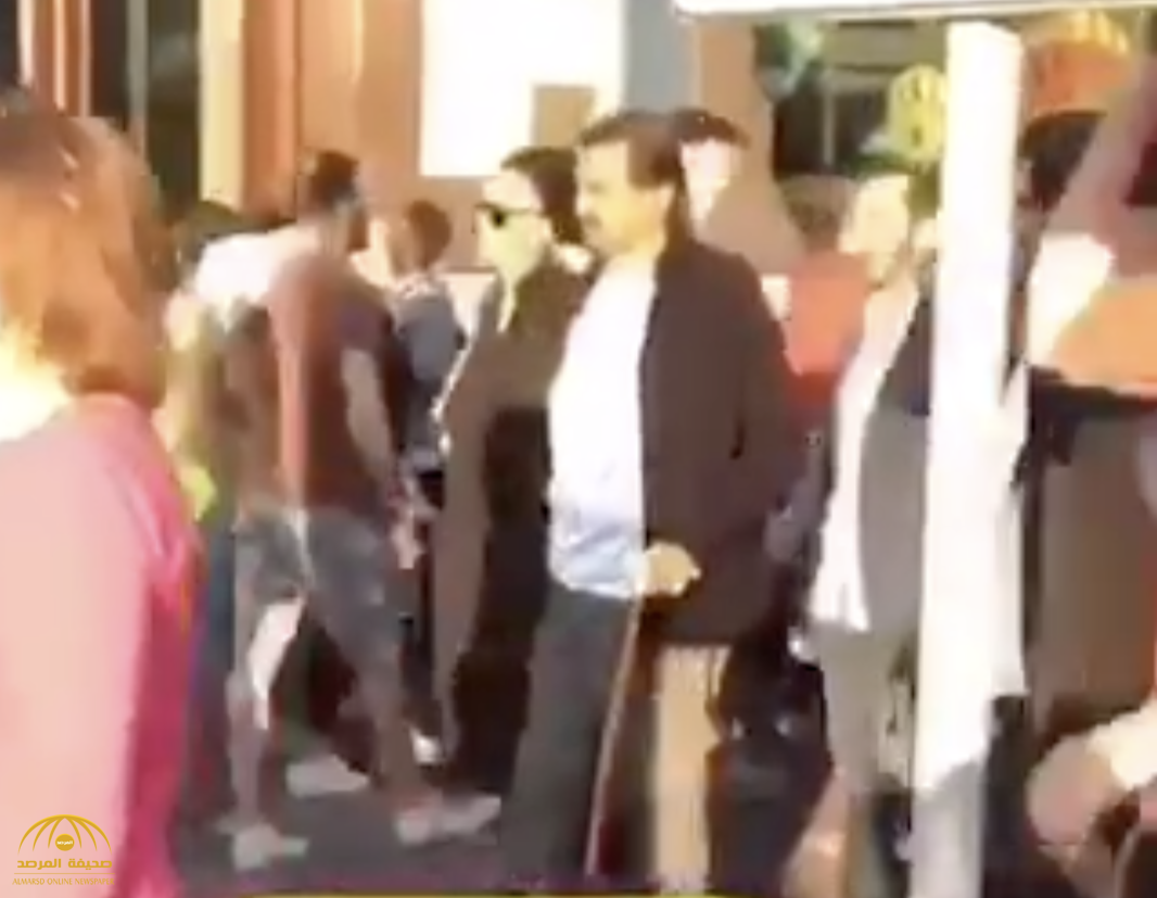 شاهد أمير قطر السابق  يتجول في شوارع موسكو