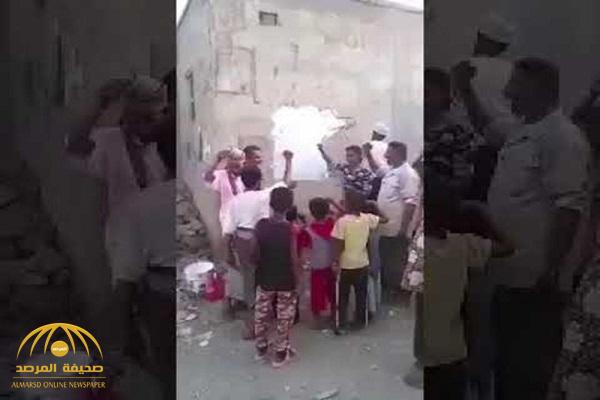 شاهد: أول ما فعله اليمنيون في المناطق المحررة!