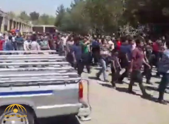 بالفيديو : إيرانيون يتظاهرون ضد نظام خامنئي ويمجدون “الشاه”