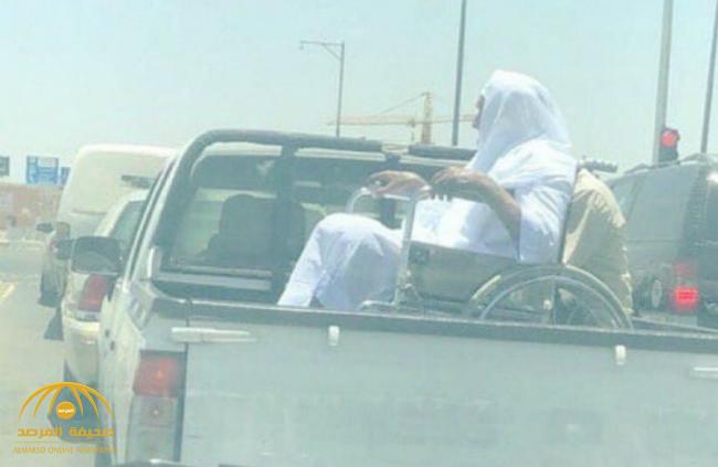 صورة .. مسن في صندوق سيارة يثير جدلاً واسعاً .. وهكذا علق نشطاء مواقع التواصل