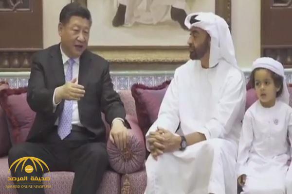 شاهد.. الرئيس الصيني في منزل ولي عهد أبو ظبي برفقة أولاده وأحفاده!