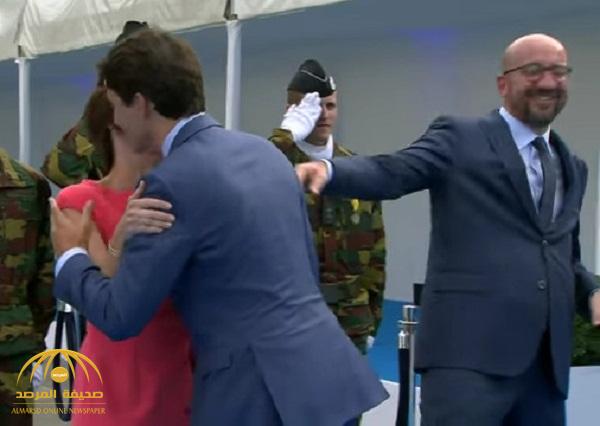 بالفيديو .. رئيس وزراء كندا يتجاهل نظيره البلجيكي ويضعه في موقف محرج ويعانق زوجته !