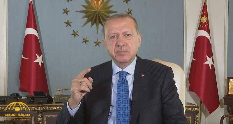 "أردوغان" يحتمي من أزمة الليرة بالأذان والعَلم