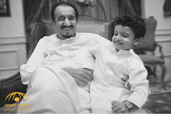 بعيدًا عن الرسميات.. شاهد بالصور عفوية الملك سلمان مع حفيده عبد العزيز!