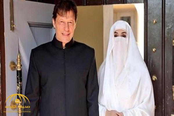 ظهور مفاجئ لزوجة رئيس وزراء باكستان في يوم تنصيبه.. هكذا لفتت انتباه الجميع بنقابها؟- صور