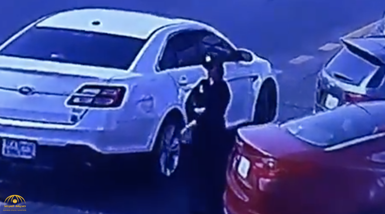 سرقة فريدة من نوعها ... شاهد : فتاة تسرق سيارة من أمام سوبر ماركت بالدمام!